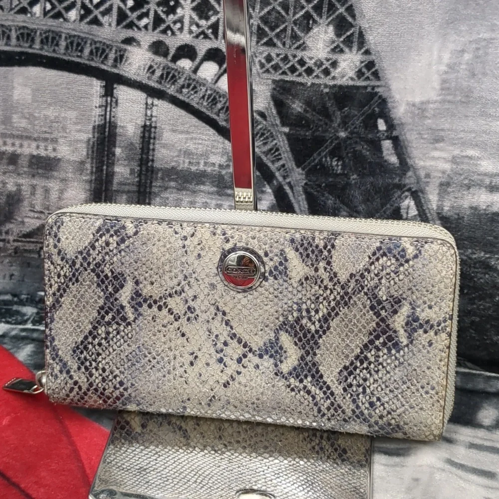 Coach Taylor Exotic Accordion Wallet -  F50674)